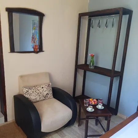 Amon Ra Homestay *